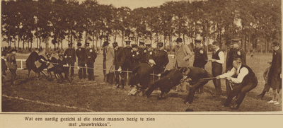 870216 Afbeelding van het sportonderdeel touwtrekken tijdens de viering van het eerste lustrum van de Utrechtsche ...